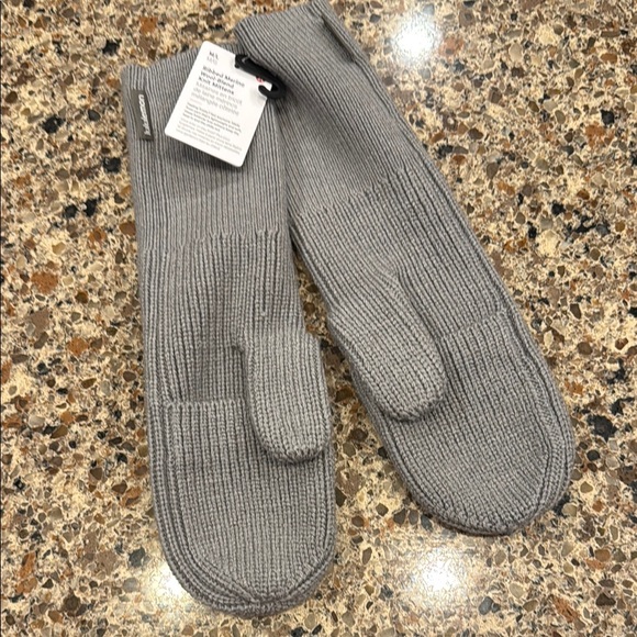 lululemon athletica Accessories - Lululemon ribbed merino wool-blend knit Mittens